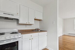 2331 Haverford Rd in Ardmore, PA - Building Photo