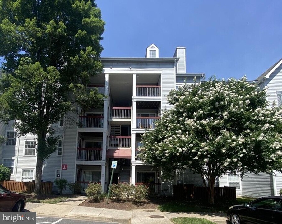 18510 Boysenberry Dr in Montgomery Village, MD - Building Photo