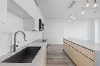 101 Diplomat Pkwy, Unit 1002 in Hallandale Beach, FL - Building Photo - Building Photo