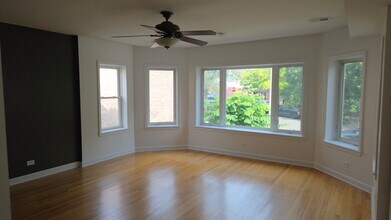 3318 N Keystone Ave, Unit B in Chicago, IL - Building Photo - Building Photo