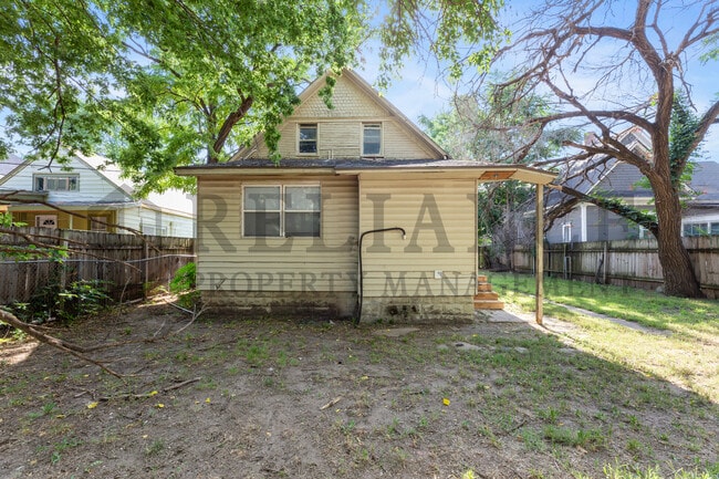 1329 N Wellington Pl in Wichita, KS - Building Photo - Building Photo