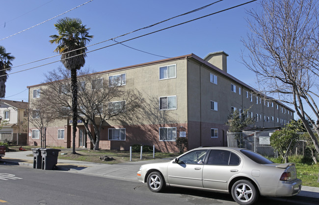 Parkmont Apartments in Hayward, CA - Building Photo - Building Photo