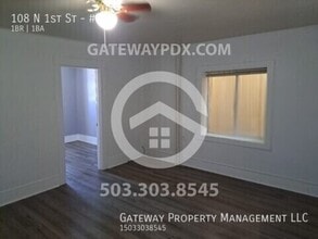 108 N 1st St in Silverton, OR - Foto de edificio - Building Photo