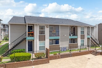 Victoria Park in Houston, TX - Foto de edificio - Building Photo