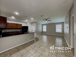 423 Eastern Phoebe in San Antonio, TX - Building Photo - Building Photo