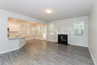 305 Pinewood Dr in Woodstock, GA - Building Photo - Building Photo