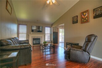 8715 201st St E in Spanaway, WA - Building Photo - Building Photo