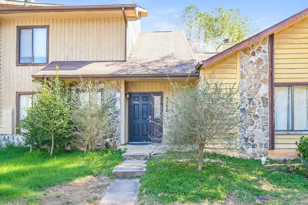 5796 Trent Walk Dr, Unit 01-105 in Stonecrest, GA - Building Photo