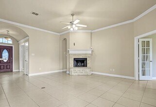 8464 Arroyo Ln in Benbrook, TX - Foto de edificio - Building Photo