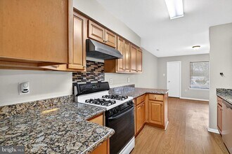 70 Hampshire Dr in Plainsboro, NJ - Building Photo - Building Photo