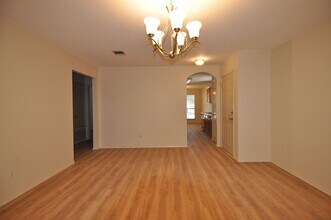 2117 Jester Farms Rd in Round Rock, TX - Foto de edificio - Building Photo