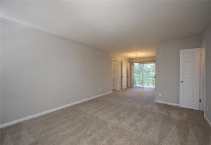 4883 Roswell Rd, Unit 107 in Atlanta, GA - Building Photo - Building Photo