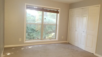 10303 Appalachian Cir, Unit 208 in Oakton, VA - Building Photo - Building Photo