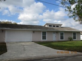 154 Laurel Way in Kissimmee, FL - Building Photo