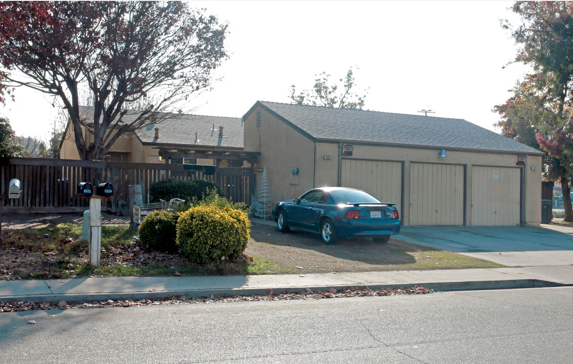 1520-1522 Giddings St in Ceres, CA - Building Photo