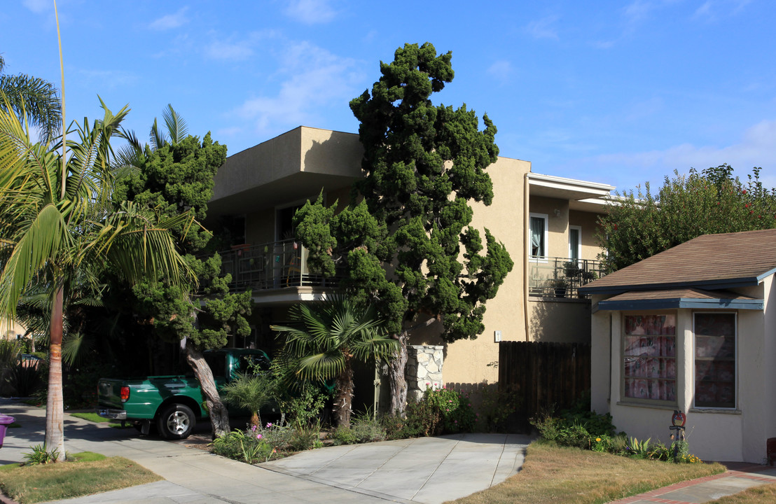 770 Roswell Ave in Long Beach, CA - Building Photo