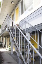 1225 SE Ash St-Unit -1225 in Portland, OR - Foto de edificio - Building Photo