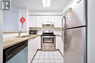 18-118 Pemberton Ave in Toronto, ON - Building Photo - Building Photo