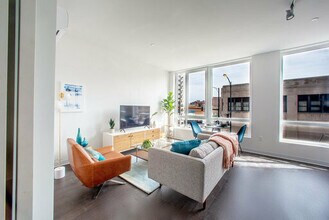 1970 N Milwaukee Ave, Unit 45 in Chicago, IL - Building Photo - Building Photo