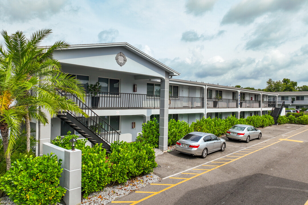 Andover Club Apartments in Tampa, FL - Building Photo