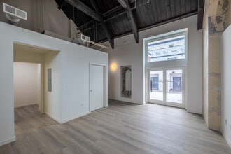 92 E Forest Ave in Detroit, MI - Building Photo - Interior Photo
