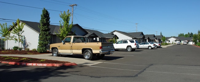 Lancaster Gardens in Salem, OR - Building Photo - Building Photo