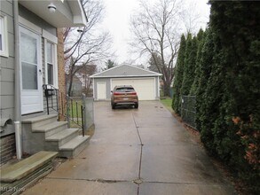 1343 Churchill Rd in Lyndhurst, OH - Building Photo - Building Photo