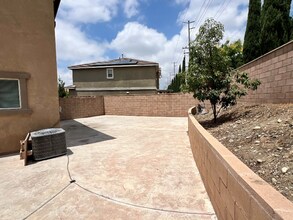 16760 Meridian Ln in Fontana, CA - Building Photo - Building Photo