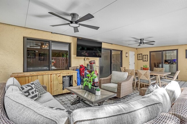 property at 923 Springdale Cir