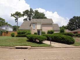 14410 Muirfield Ln in Houston, TX - Building Photo