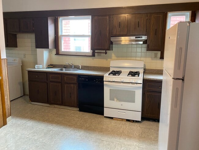 28 Wolcott St, Unit 2