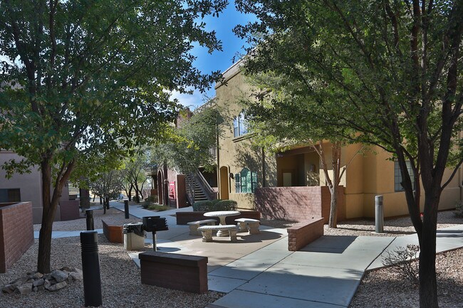 Placita Escondida Condominiums in Tucson, AZ - Building Photo - Building Photo