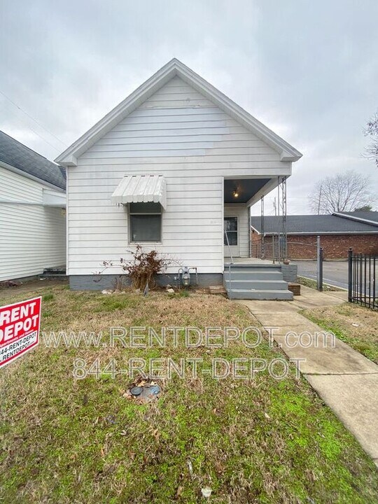 208 E Virginia St in Evansville, IN - Building Photo