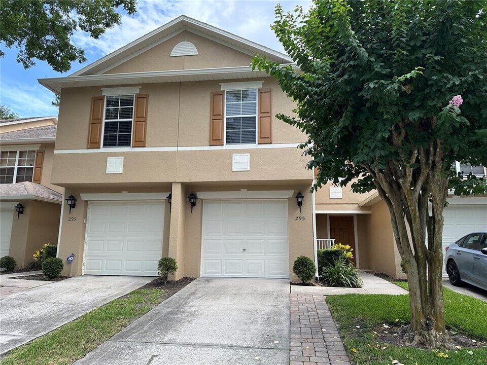 295 Sterling Springs Ln in Altamonte Springs, FL - Building Photo