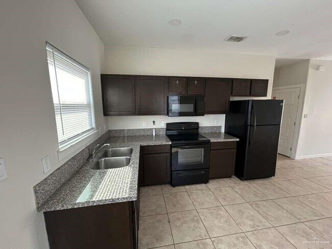 10 Garden Ridge Dr in Edinburg, TX - Building Photo - Building Photo