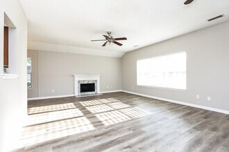 321 Lake Forest Dr in La Vergne, TN - Building Photo - Building Photo