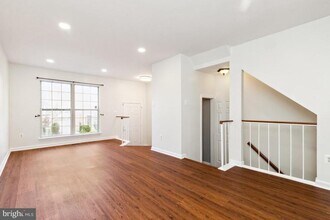 20208 Bar Harbor Terrace in Ashburn, VA - Building Photo - Building Photo
