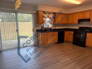 1105 Lakeview Pl in Hollins, VA - Building Photo - Building Photo