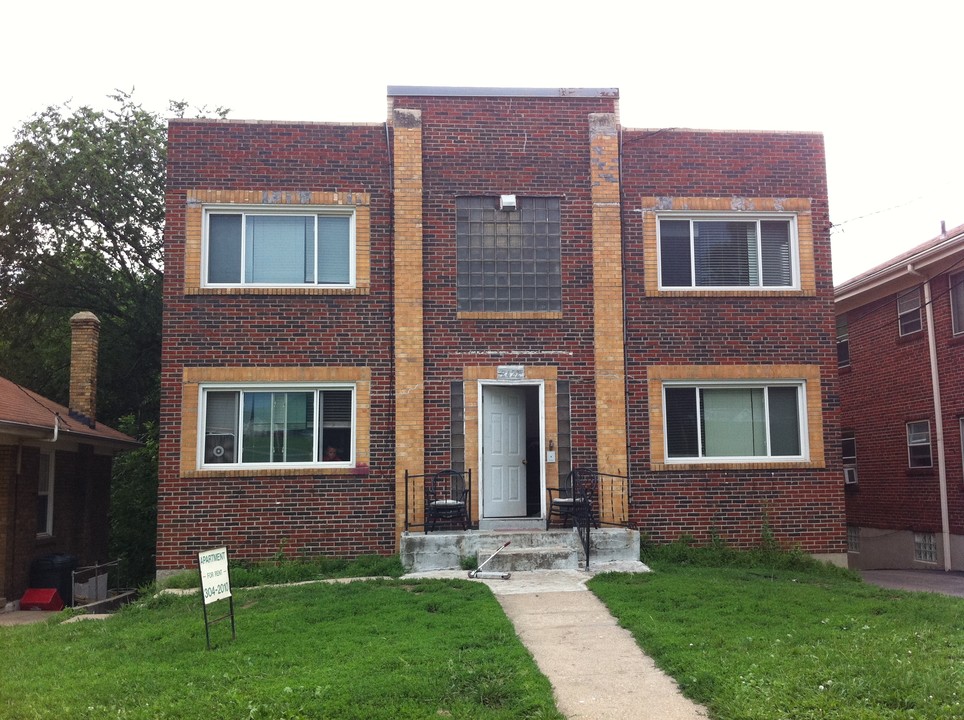 2422 Quatman Ave in Cincinnati, OH - Building Photo