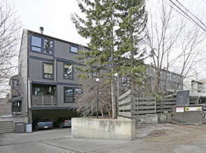 616 24th Ave SW in Calgary, AB - Building Photo - Building Photo