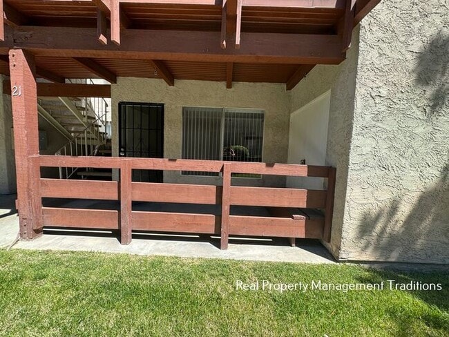 2040 W Ave J 13 in Lancaster, CA - Building Photo - Building Photo