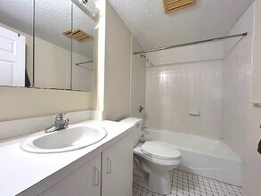 135 Pleasant St, Unit 605 in Brookline, MA - Foto de edificio - Building Photo