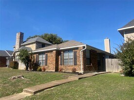 1133 Southpointe Dr in Desoto, TX - Building Photo