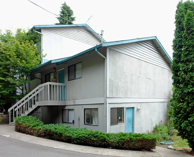 Juanita Bayshore Apartments in Kirkland, WA - Building Photo - Building Photo