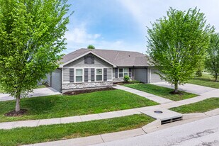 Colonial Gardens in Blue Springs, MO - Building Photo