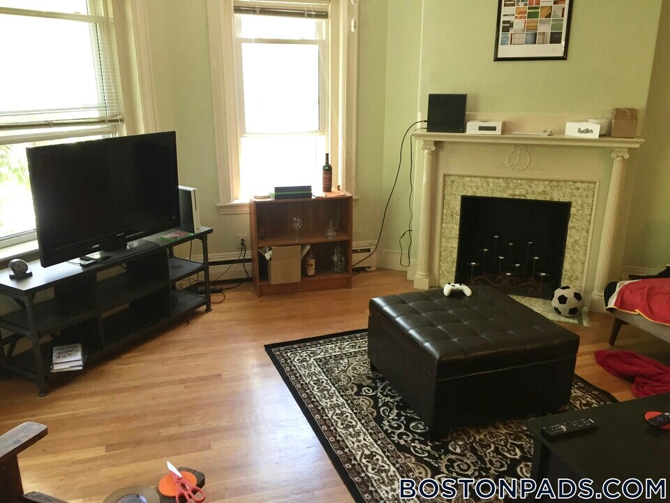 16 Winchester St in Brookline, MA - Building Photo