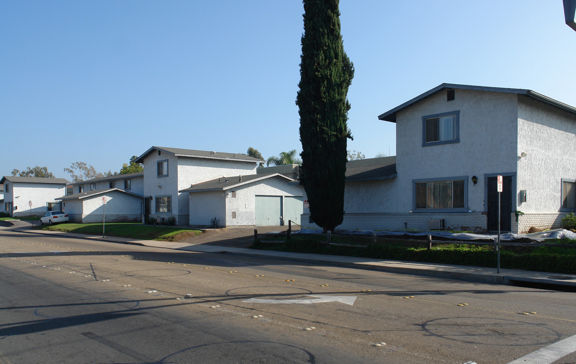 Lexington Manor Apartments in El Cajon, CA - Foto de edificio