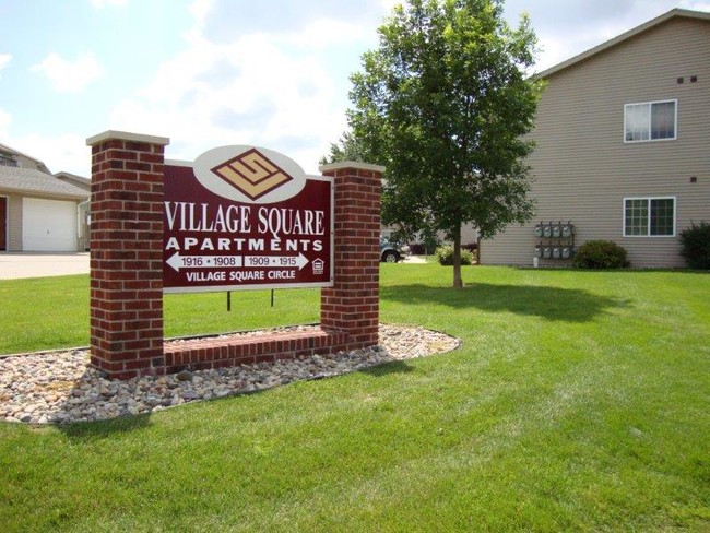 Village Square Apartments in Sioux Falls, SD - Foto de edificio - Building Photo