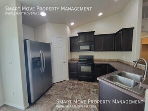 4284 S Overhill Way in Meridian, ID - Building Photo - Building Photo