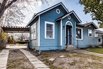 206 Hoover Ave in San Antonio, TX - Building Photo - Building Photo
